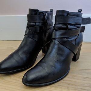 Black Ecco women ankle lather boots